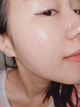 난나 살몬 스파이더 검버섯 미백 톤업 화이트닝 연어 앰플 크림 300ml 대용량 — 5점을 준 리뷰어가 2022년 11월 올린 사용 사진