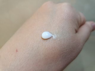 이엔코스 알부틴 알파 화이트닝크림 — 4점을 준 리뷰어가 2021년 2월 올린 사용 사진