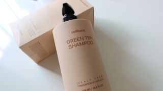 프리마인 더이상 뻣뻣하고 효과없는 탈모샴푸는 NO. 근본부터 케어하는 셀베이스 그린티샴푸(500ml) — 5점을 준 리뷰어가 2023년 5월 올린 사용 사진