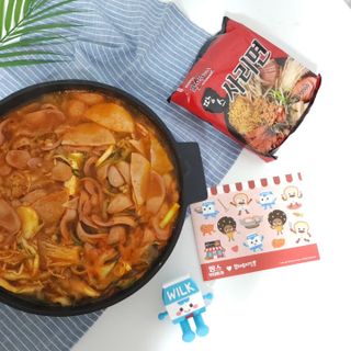 땅스부대찌개 X 브레드이발소 콜라보 비치타올 — 5점을 준 리뷰어가 2023년 6월 올린 사용 사진