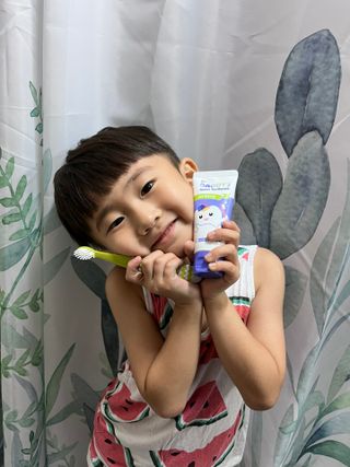 닥터데디스 안심불소 튼튼치약(청포도, 민트 중 택 1) 60g + 여행용 미니 치약 15g — 5점을 준 리뷰어가 2022년 8월 올린 사용 사진