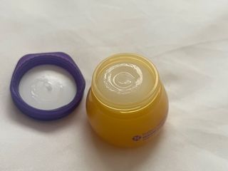 틱톡 [후르디아] 튼입술해결템 올리브영 블루베리 하이드레이팅 허니 립밤 — 5점을 준 리뷰어가 2023년 12월 올린 사용 사진
