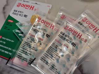 [큐어반H 스팟] 자외선 99프로 차단되는 스틱타입 스팟밴드(1팩 / 66매입) — 5점을 준 리뷰어가 2023년 1월 올린 사용 사진
