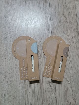 [후르디아] 올리브영 착한보습 비건 립버터 2종 — 5점을 준 리뷰어가 2022년 2월 올린 사용 사진
