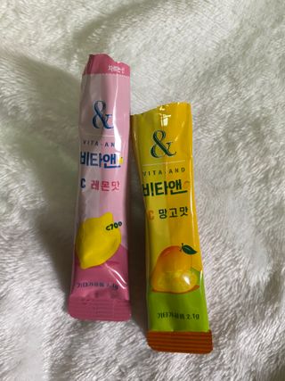 비타앤C 레몬맛, 망고맛 — 5점을 준 리뷰어가 2021년 4월 올린 사용 사진