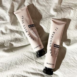 멈칫(MUMCHIT) 넥퍼퓸 NECKPERFUME 2가지 향 — 5점을 준 리뷰어가 2021년 11월 올린 사용 사진