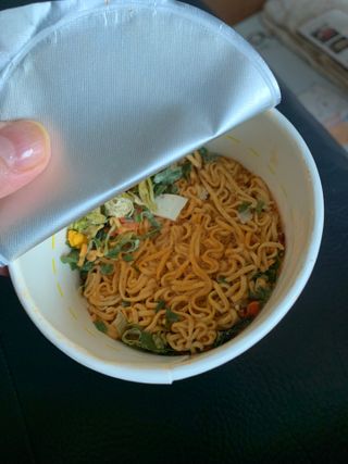 NISSIN 닛신 컵누들  4종 - 씨푸드오리지날, 씨푸드 스파이시, 씨푸드 커리, 씨푸드 XO소스 — 3점을 준 리뷰어가 2021년 12월 올린 사용 사진