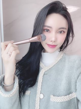 [툴앤썸] 메이크업 브러시로 바르고 호빵 스펀지로 클렌징하는 A-Z 뷰티툴 5종 — 5점을 준 리뷰어가 2021년 2월 올린 사용 사진