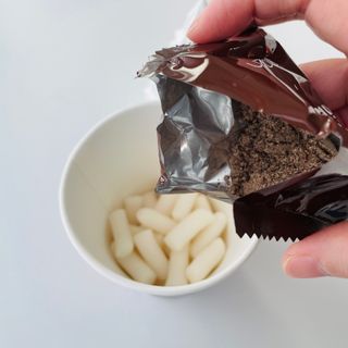 유비쿡 컵떡볶이 매운컵떡볶이2개/ 짜장컵떡볶이 2개  총 4개세트 — 4점을 준 리뷰어가 2021년 7월 올린 사용 사진