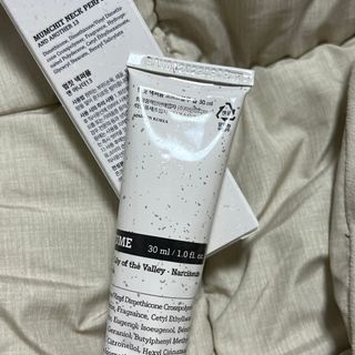 멈칫(MUMCHIT) 넥퍼퓸 NECKPERFUME 2가지 향 — 5점을 준 리뷰어가 2021년 11월 올린 사용 사진