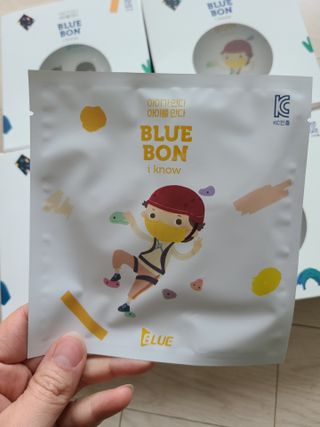 [블루 본 아이노우] 유아용 컬러마스크 40 PCS SET 2중 택 1 — 5점을 준 리뷰어가 2021년 5월 올린 사용 사진