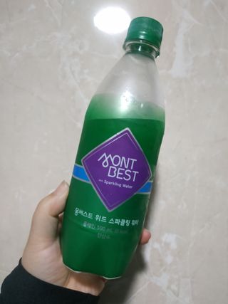 몽베스트 Montbest with Sparkling water Plain 20병 — 5점을 준 리뷰어가 2021년 11월 올린 사용 사진