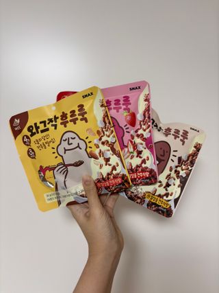 스낵스 와그작후루룩 3종_카카오2봉+아몬드2봉+딸기2봉 (총 6봉) — 5점을 준 리뷰어가 2024년 3월 올린 사용 사진