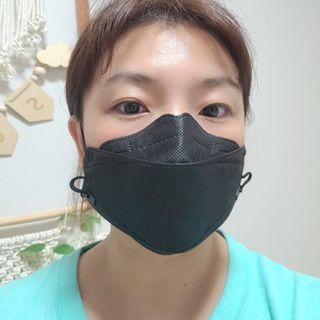 에버그린 순면 끈조절 KF80 마스크 - 화이트/블랙 컬러 대형 - 10매 — 5점을 준 리뷰어가 2021년 6월 올린 사용 사진