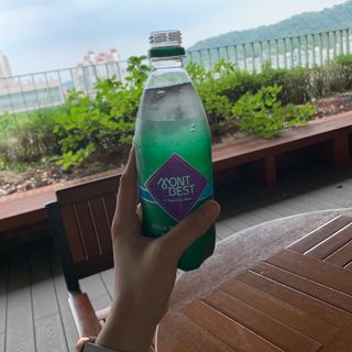 몽베스트 Montbest with Sparkling water Plain 20병 — 5점을 준 리뷰어가 2022년 7월 올린 사용 사진