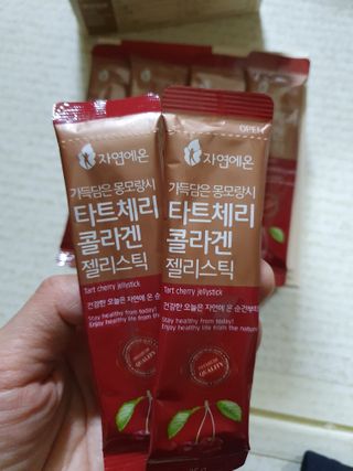 자연에온 가득담은 몽모랑시 타트체리 콜라겐 젤리스틱 — 5점을 준 리뷰어가 2020년 12월 올린 사용 사진