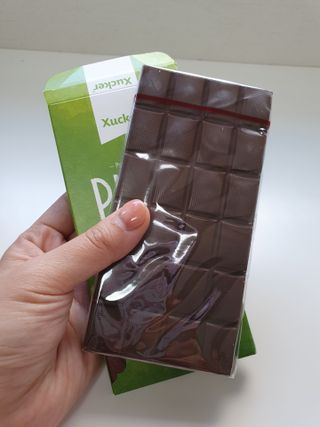 당류2g 자일리톨로 단맛을낸 슈카 퓨어비건 무설탕초콜릿 Xucker vegan 2개입 — 3점을 준 리뷰어가 2021년 4월 올린 사용 사진