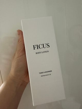 테이크어샤워 [스스]피쿠스 바디로션 FICUS BODY LOTION 250ML — 5점을 준 리뷰어가 2025년 10월 올린 사용 사진