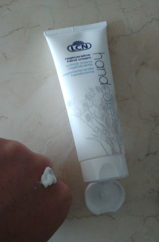 LCN(엘씨엔) LCN 리제너러티브 핸드크림 75ml 주름개선 고보습 재생핸드크림 — 5점을 준 리뷰어가 2022년 8월 올린 사용 사진