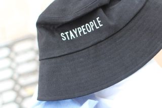 [스테이피플] STAYPEOPLE BUCKET HAT (BLACK) — 5점을 준 리뷰어가 2022년 9월 올린 사용 사진