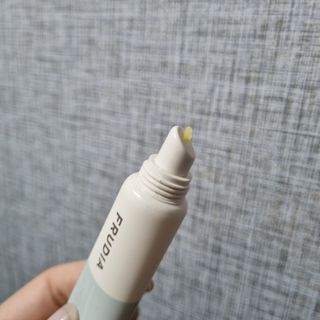 [후르디아] 올리브영 착한보습 비건 립버터 2종 — 5점을 준 리뷰어가 2022년 2월 올린 사용 사진