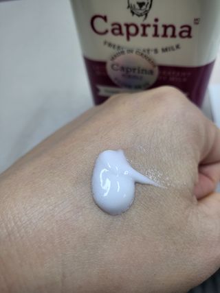 카프리나 프레쉬 산양밀크 모이스춰라이징 바디로션 350ml(오리지널향) — 5점을 준 리뷰어가 2022년 12월 올린 사용 사진