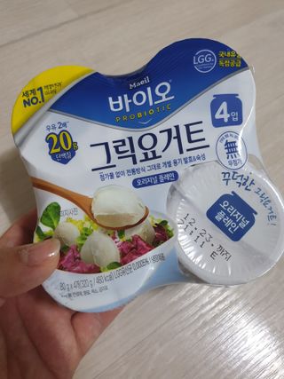 매일바이오 그릭요거트 오리지널 플레인 4개, 로스터리 커피믹스 4개 — 5점을 준 리뷰어가 2021년 12월 올린 사용 사진