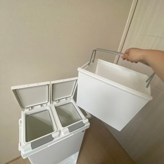 창신리빙 [프랑코 원터치 스탠드 분리수거함 50L 화이트] 똑똑한 정리 수납 — 4.5점을 준 리뷰어가 2021년 7월 올린 사용 사진