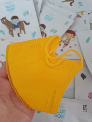 [블루 본 아이노우] 유아용 컬러마스크 40 PCS SET 2중 택 1 — 5점을 준 리뷰어가 2021년 4월 올린 사용 사진