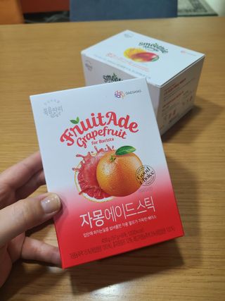 [복음자리] 바리스타 패키지 2종 랜덤발송 (딸기스무디 스틱+샤인머스캣에이드 or 망고스무디+자몽에이드) — 4점을 준 리뷰어가 2022년 7월 올린 사용 사진