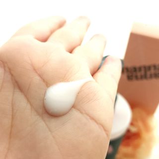 난나 살몬 스파이더 검버섯 미백 톤업 화이트닝 연어 앰플 크림 300ml 대용량 — 5점을 준 리뷰어가 2022년 11월 올린 사용 사진