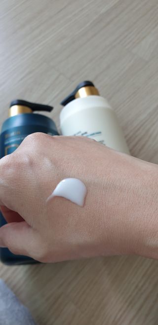 [포레스트스토리] B7 안티 헤어로스 샴푸1,000ml + 헤어팩 1,000ml — 4.5점을 준 리뷰어가 2021년 4월 올린 사용 사진