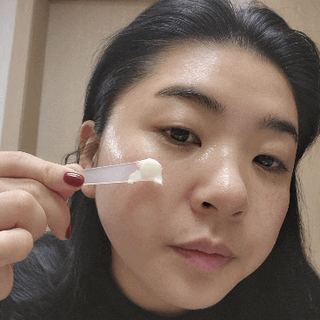 아이코이 디펜더 미백 크림 수분 기미잡티 수부지 색소침착 — 4점을 준 리뷰어가 2022년 12월 올린 사용 사진