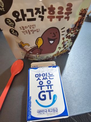 스낵스 와그작후루룩 3종_카카오2봉+아몬드2봉+딸기2봉 (총 6봉) — 5점을 준 리뷰어가 2024년 2월 올린 사용 사진
