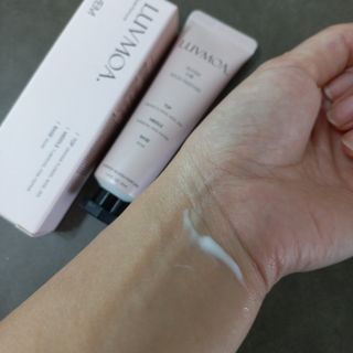 러브모아 향수 고체향수 승무원 고체향수 바르는 향수 니치향수 도손 우드세이지 앤 씨솔트 — 4점을 준 리뷰어가 2022년 10월 올린 사용 사진