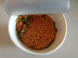 NISSIN 닛신 컵누들  4종 - 씨푸드오리지날, 씨푸드 스파이시, 씨푸드 커리, 씨푸드 XO소스 — 5점을 준 리뷰어가 2022년 11월 올린 사용 사진