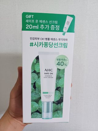 [AHC] 세이프온 에센스 선크림 올리브영 스페셜 증정 기획세트 — 5점을 준 리뷰어가 2022년 6월 올린 사용 사진