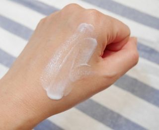 프리마인 선크림만 바꿨을 뿐인데 매일 물 2L챙겨먹고 기초케어 완벽하게 한 물빛피부 완성,셀라브UV프로텍터 — 5점을 준 리뷰어가 2023년 8월 올린 사용 사진