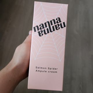 난나 살몬 스파이더 검버섯 미백 톤업 화이트닝 연어 앰플 크림 300ml 대용량 — 3점을 준 리뷰어가 2022년 8월 올린 사용 사진
