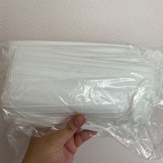 위케어 원데이 덴탈마스크 50매 화이트 대형 국내생산 — 4점을 준 리뷰어가 2021년 2월 올린 사용 사진