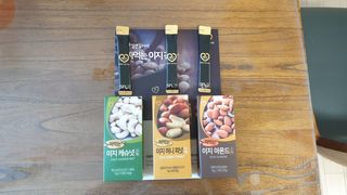 짜먹는 이지견과 짜먹는 이지아몬드, 짜먹는 이지허니피넛, 짜먹는 이지캐슈넛 각 10g X  10포 — 5점을 준 리뷰어가 2021년 2월 올린 사용 사진