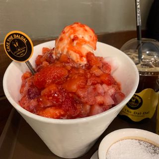 카페 더달달 [카페더달달 ] 빙수 택 1 + 음료 2잔 + 마카롱2개 — 5점을 준 리뷰어가 2021년 6월 올린 사용 사진