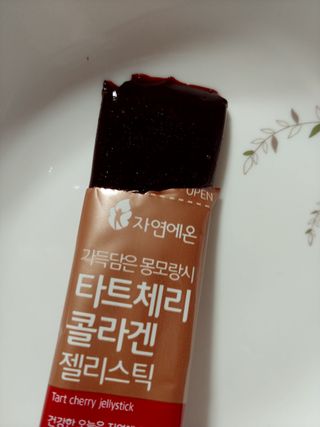 자연에온 가득담은 몽모랑시 타트체리 콜라겐 젤리스틱 — 4점을 준 리뷰어가 2021년 1월 올린 사용 사진
