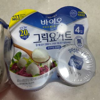 매일바이오 그릭요거트 오리지널 플레인 4개, 로스터리 커피믹스 4개 — 5점을 준 리뷰어가 2021년 12월 올린 사용 사진