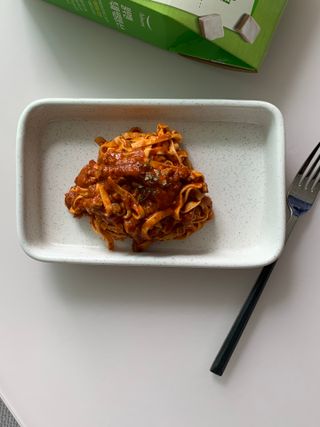 [풀무원] 식물성 저당질식 세트, 두부면 매콤라구파스타와 두부면 직화짜장 — 5점을 준 리뷰어가 2021년 3월 올린 사용 사진