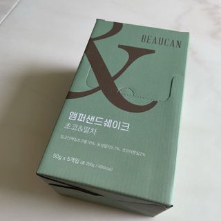 [뷰캔] 건강한 식사대용 앰퍼샌드 단백질 쉐이크 초코&말차 50g — 5점을 준 리뷰어가 2022년 6월 올린 사용 사진