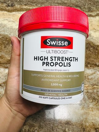 Swisse 스위스 고함량 프로폴리스 2,000mg 210정 — 5점을 준 리뷰어가 2021년 11월 올린 사용 사진