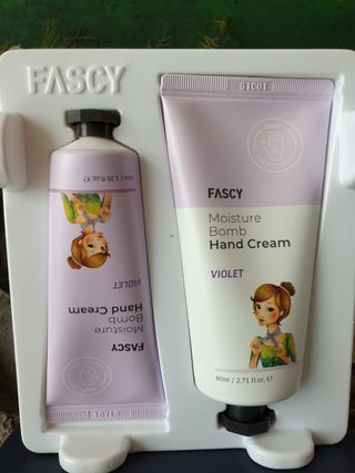 파시 FASCY 高保湿ハンドクリーム40ml+80ml セット — 5점을 준 리뷰어가 2021년 7월 올린 사용 사진