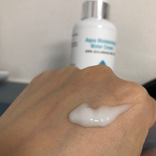 약손명가코스메틱 에오스보떼 아쿠아 모이스처라이징 워터 크림 — 5점을 준 리뷰어가 2022년 1월 올린 사용 사진