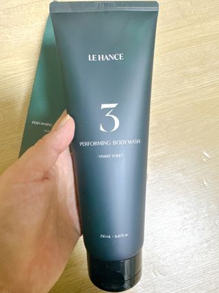 르핸스 퍼포밍 3 바디워시 비반트포렛/베티버포그 — 4.5점을 준 리뷰어가 2022년 12월 올린 사용 사진